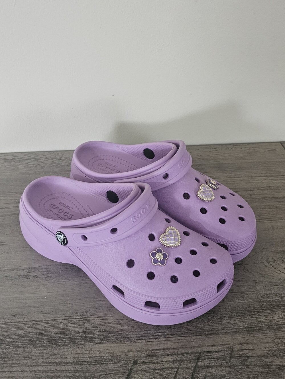 Crocs Classic Platform Clog Orchid Purple Charms Heart Flower Women Size 6